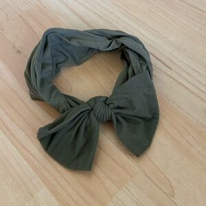 💜3/$10 EUC Olive Green Knotted Headband Kids Hair Bow
